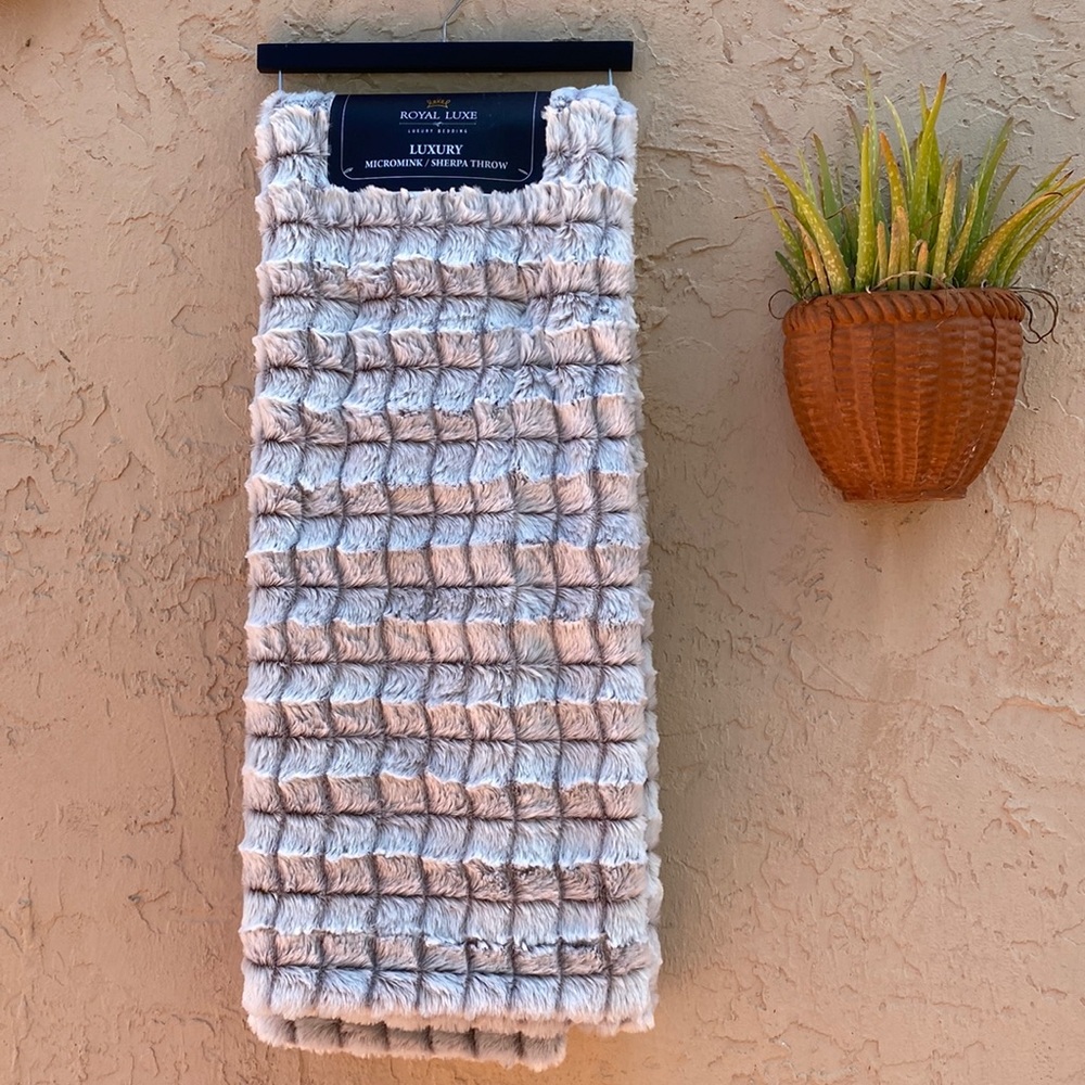 Royal Luxe Luxury Micro Mink Sherpa Throw - Beautiful!